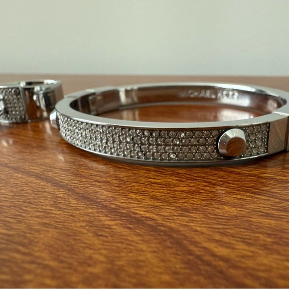 Michael Kors Silvertone Padlock Ring and Astor Stud Bracelet Matching Pair 7 - Picture 6 of 12